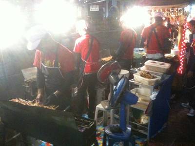 หมูสะเต๊ะ ปิ้งๆๆ ที่ ร้านอาหาร เจ๊เอ็งหมูสะเต๊ะ