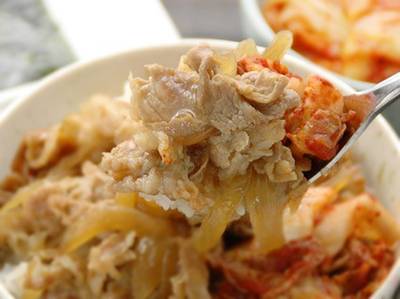 ข้าวหน้าหมู Butadon รสเลิศไม่แพ้กัน สูตรต้นตำหรับ ที่ ร้านอาหาร Gyudon Express