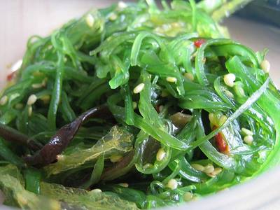 ำสาหร่าย Seaweed Salad โรยงาขาว รสชาติกลมกล่อม เคี้ยวกลุบกลับ ที่ ร้านอาหาร Gyudon Express