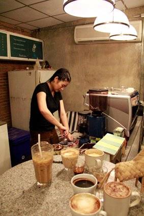 ร้านกาแฟบ้านหอมกลิ่นดาว ที่ ร้านอาหาร บ้านหอมกลิ่นดาว