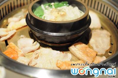 เตาของที่นี่เป็นแบบดูดควันออกไปที่ด้านข้าง ที่ ร้านอาหาร Yuu Jung Paradise park
