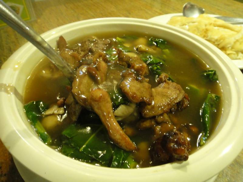 ราดหน้าเป็ด ที่ ร้านอาหาร บ้านสวนพุด