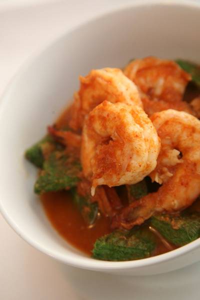 แกงส้มชะอม อาหารไทยที่ถูกปากเราๆแน่นอน ที่ ร้านอาหาร บ้านกลมกิ๊ก