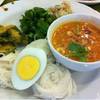 ขนมจีนนำ้พริกกุ้ง-ปู ที่ ร้านอาหาร บ้านใบตอง