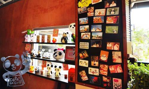 มุมของที่ระลึกมากมาย ที่ ร้านอาหาร คาเฟ่ เดอ กริลล์