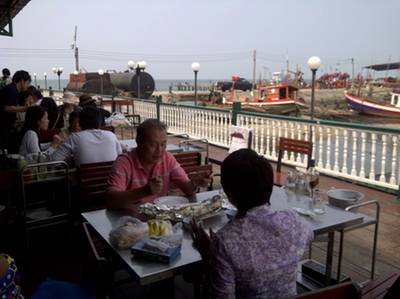 บรรยากาศในร้านริมนอกครับ... ที่ ร้านอาหาร วังมุข
