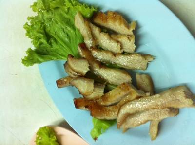 คอหมูย่าง  ที่ ร้านอาหาร “Hai” ส้มตำคอนแวนต์