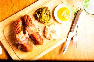 ไก่ย่างยุคทอง หน้าตาดีกว่าเดิม ที่ ร้านอาหาร Goldies Bar