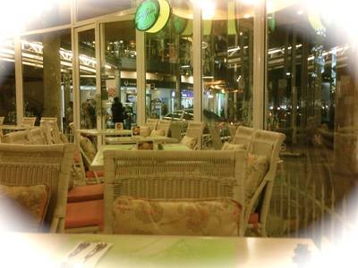 ร้านเค้กน่ารัก บรรยากาศเก๋เหมือนนั่งอยู่ในสวน ที่ ร้านอาหาร Secret Garden รัชโยธินอเวนิว