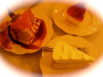 เครปเค้ก เค้กมะพร้าวอ่อน และสตอเบอรี่โยเกิสต์ ที่ ร้านอาหาร Secret Garden รัชโยธินอเวนิว