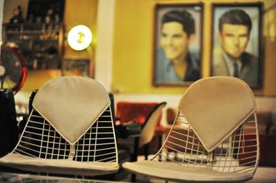 ร้านอาหาร Goldies Bar ร้านอาหาร Goldies Bar