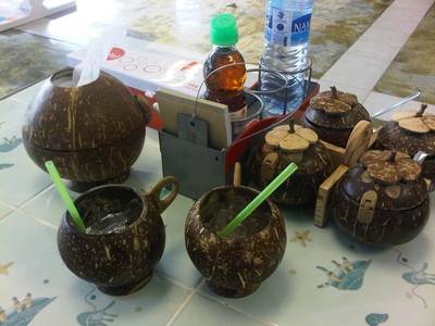 ภาชนะทุกชิ้นทำจากกะลามะพร้าว เก๋ไก๋ ลดโลกร้อน ที่ ร้านอาหาร ก๋วยเตี๋ยวต้มยำไข่