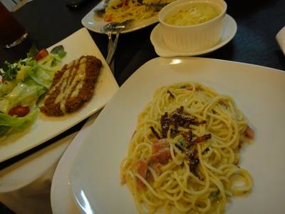 น่าทานและอร่อยมากค่ะ:))) ที่ ร้านอาหาร poon poon