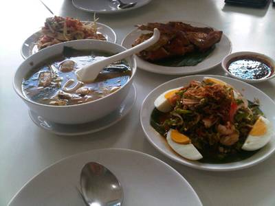 สี่อย่างที่ว่า ที่ ร้านอาหาร ไก่ย่างเสือใหญ่ (รัชดา 36)