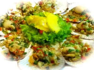 หอยเชลล์อบเนย หอมมาก  ที่ ร้านอาหาร บ้านไม้น้ำ