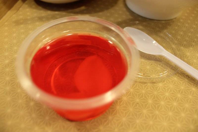 เยลลี่เงาะของหวานคร้าบบบ^^ ที่ ร้านอาหาร ข้าว ยำ ตำ เตี๋ยว