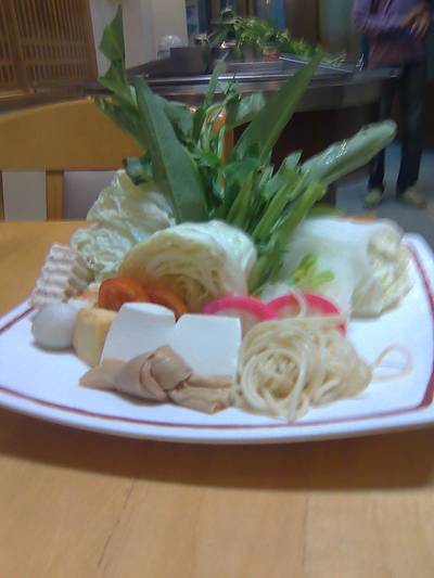 ผักที่มากับชุดหมูและเนื้อ ที่ ร้านอาหาร Shimizu Shabu