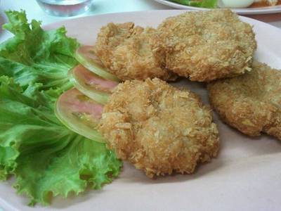 ทอดมันกุ้งค่ะ ที่ ร้านอาหาร ร้านสมชัย เป็ดพะโล้ (โกเท้)