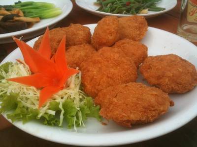 ทอดมันกุ้ง ที่ ร้านอาหาร บ้านกลางน้ำ 2