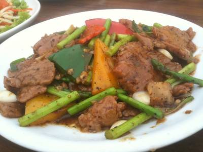 นกกระจอกเทศผัดพริกไทยดำ ที่ ร้านอาหาร บ้านกลางน้ำ 2