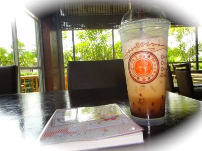 ลาเต้เย็นมาแล้ว ที่ ร้านอาหาร เลอนัว