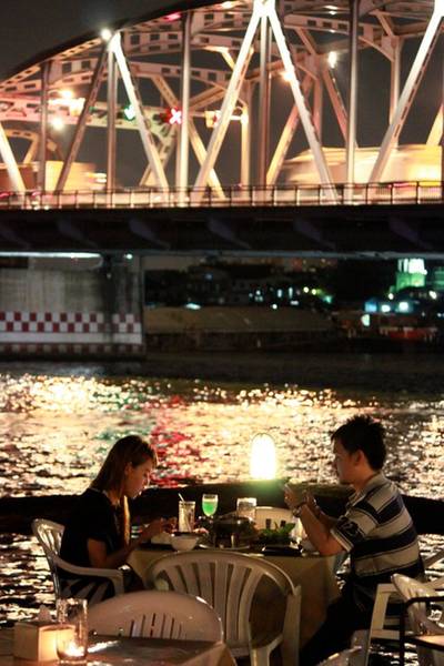 ร้านอาหาร River Bar