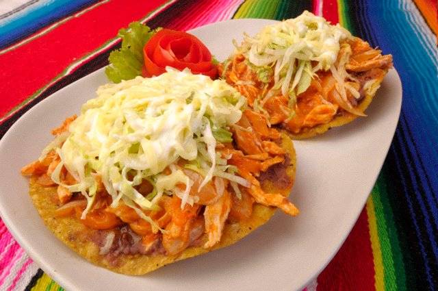 My favourite, tinga tostadas, on the must try at Tacos & Salsa ที่ ร้านอาหาร Tacos & Salsa