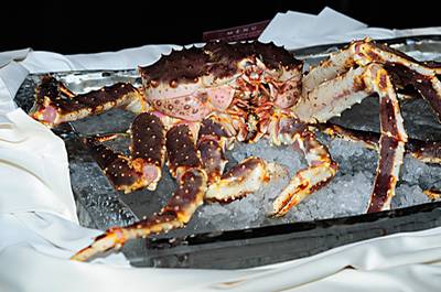 Live Alaskan King Crab ที่ ร้านอาหาร Déjà Vu