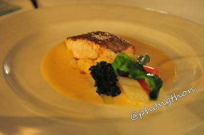 Fried cod fish filet ที่ ร้านอาหาร Philippe