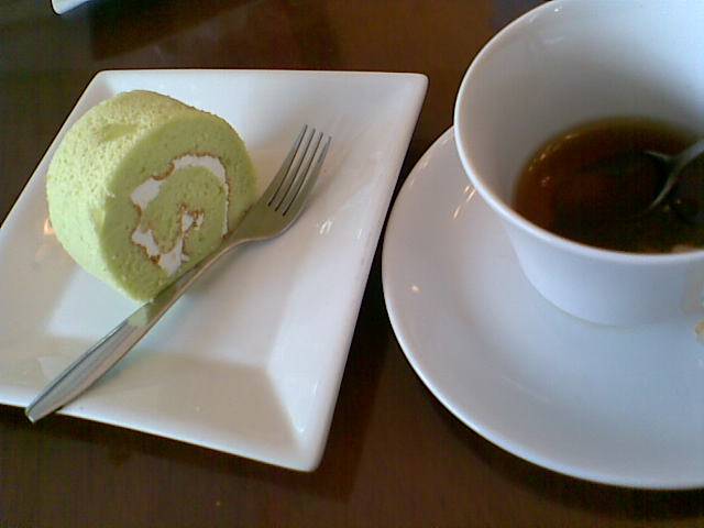 เค้กมะพร้าวอ่อน ขึ้นชื่อ ที่ ร้านอาหาร ภัค เบเกอรี่