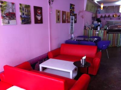 โซฟา มุมสบายๆภายในร้าน ที่ ร้านอาหาร Capitan Amigo