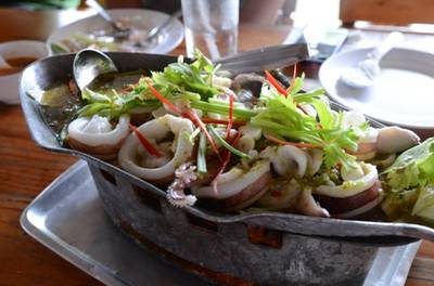 หมึกไข่นึ่งมะนาว ที่ ร้านอาหาร บ้านสวนไข่แก้ว
