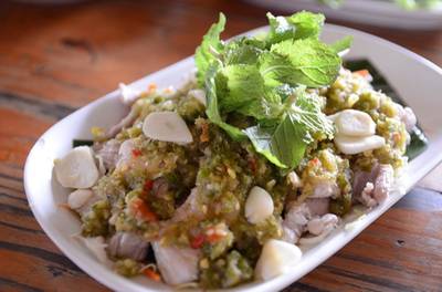 หมูมะนาว ที่ ร้านอาหาร บ้านสวนไข่แก้ว