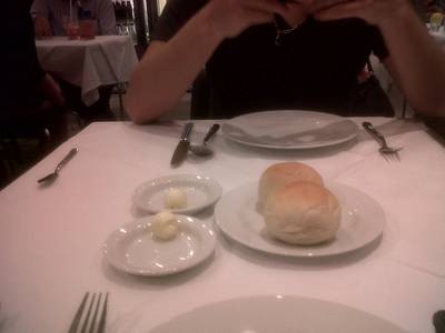 ขนมปังๆ ที่ ร้านอาหาร Greyhound Café ดิเอ็มโพเรี่ยม