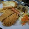 มีไก่กับไส้กรอก จำชื่อไม่ได้ แต่คุ้มมากกก ที่ ร้านอาหาร T&N Steak House