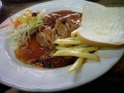 เมนูไก่อีกแล้ว ชอบกิน :) ที่ ร้านอาหาร T&N Steak House