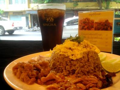 ข้าวคลุกกะปิ ที่ ร้านอาหาร ทับทิม