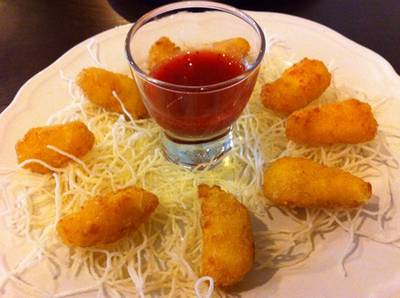 ชีสทอดกับแยมสตอเบอร์รี่ ที่ ร้านอาหาร Vintage 2009