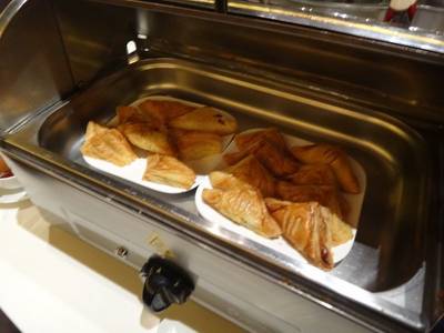ร้านอาหาร First Class SF World Cinema