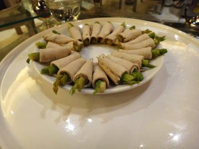 ร้านอาหาร First Class SF World Cinema
