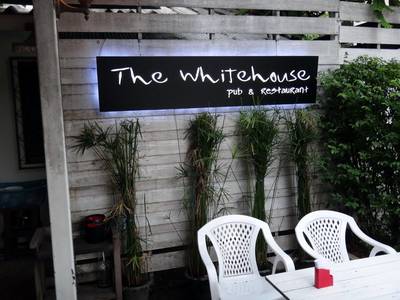 ร้านอาหาร ลุงลอยป่าลั่น & White House