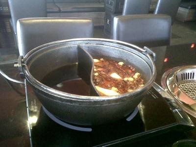 หม้อชาบูแบ่งสองซุป ที่ ร้านอาหาร Nobu Shabu & Grill CDC