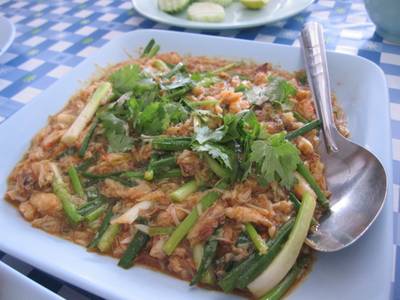 ปูผัดผงกะหรี่ ที่ ร้านอาหาร หัวหินผัดฉ่า