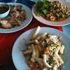 ยำหลดบัว กับ ย่างจิ้ม อร่อยโฮกกกก
 ที่ ร้านอาหาร ส้มตำเจ๊จู