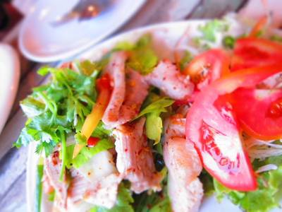 ยำกุงเกงลิงหมูครับ ต้องลอง ที่ ร้านอาหาร ร้านแก้มลิง