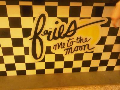 ร้านอาหาร Fries me to the moon