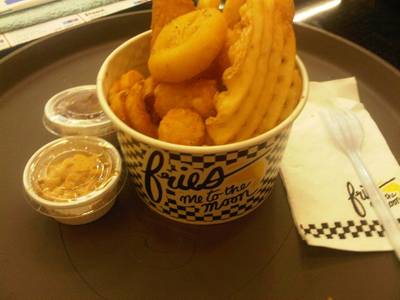ร้านอาหาร Fries me to the moon