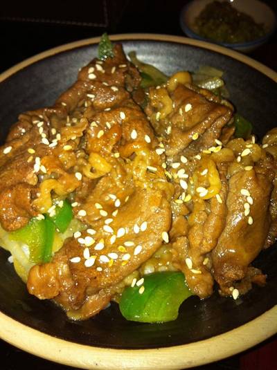 ข้าวหน้าเนื้อ อร่อยๆ แต่อย่าสั่งมาเยอะ เลี่ยน ที่ ร้านอาหาร เทนโกกุ เดอ ควิซีน