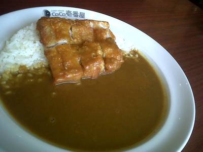 ข้าวแกงกะหรี่ไก่กรอบ ที่ ร้านอาหาร Coco Ichibanya Central World