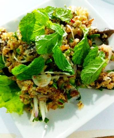 ลาบปลาดุก ที่ ร้านอาหาร อีสานเฮ้าส์